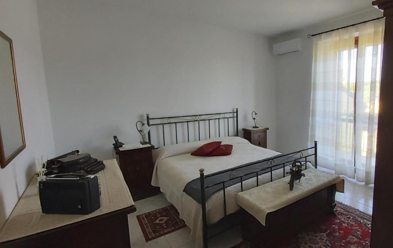 לינה וארוחת בוקר מונקלבו Cascina Il Volo מראה חיצוני תמונה