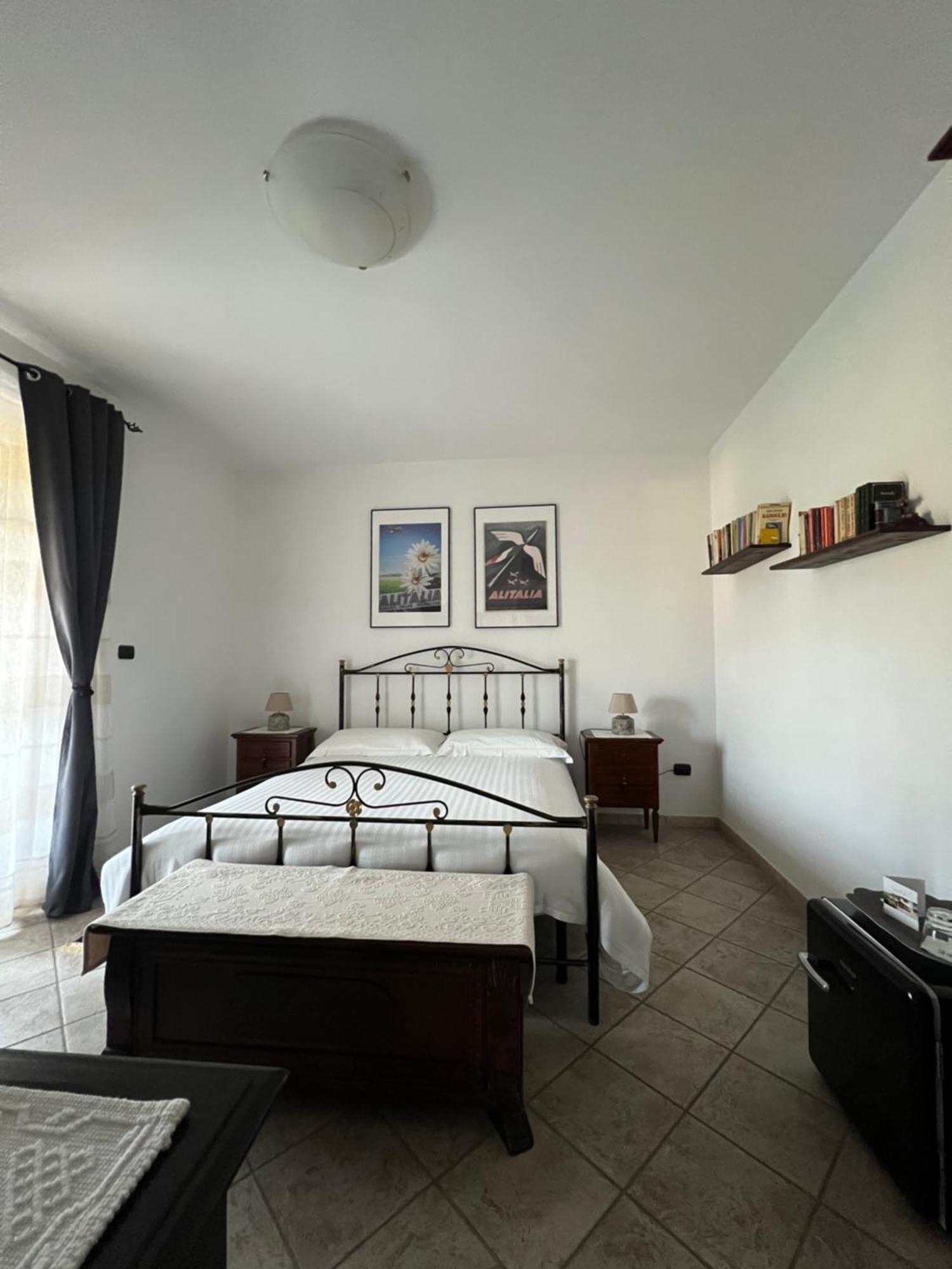 לינה וארוחת בוקר מונקלבו Cascina Il Volo מראה חיצוני תמונה