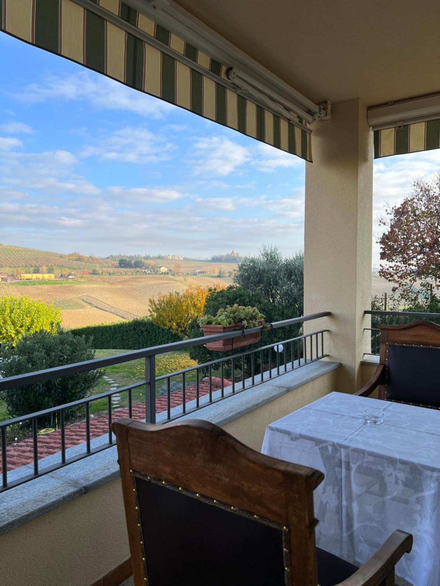 לינה וארוחת בוקר מונקלבו Cascina Il Volo מראה חיצוני תמונה