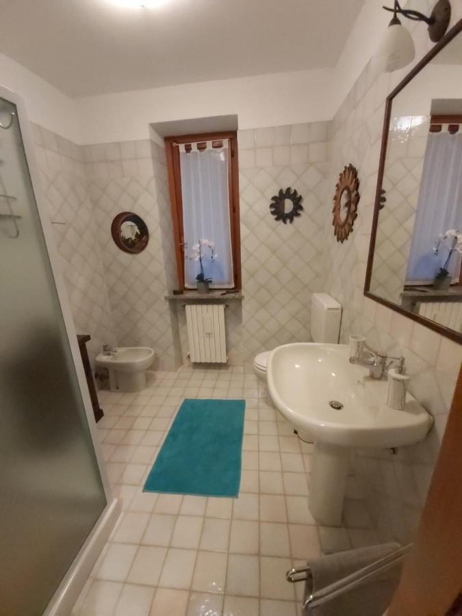 לינה וארוחת בוקר מונקלבו Cascina Il Volo מראה חיצוני תמונה